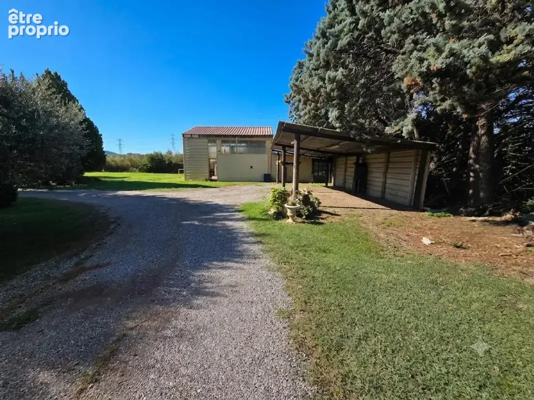 EXCLUSIVITE ! Propriété d'exception de 170 m² + véranda de 21 m2 sur 3 hectares avec piscine, box à chevaux & dépendances – Pert - photo 10