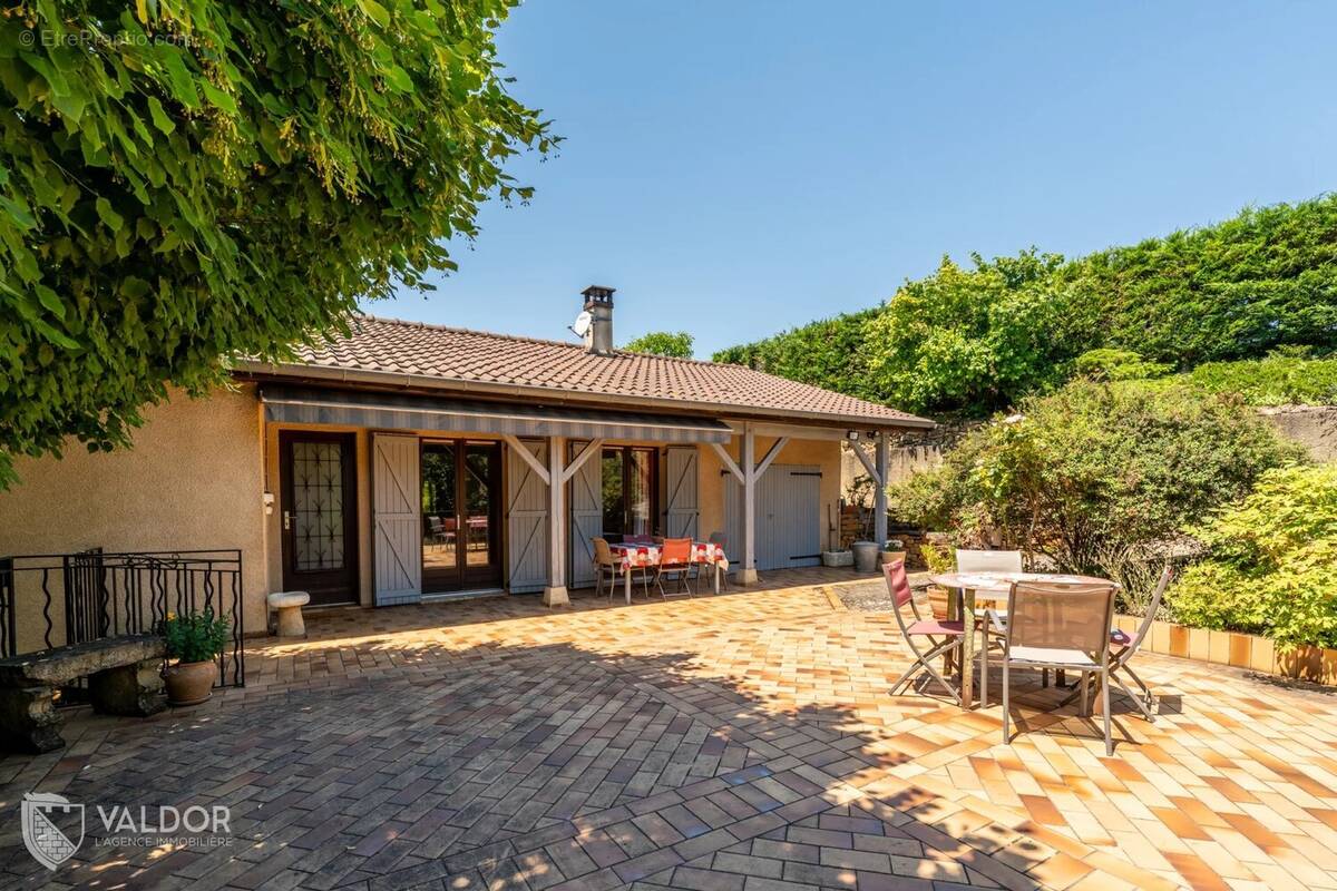 Maison à VILLE-SUR-JARNIOUX