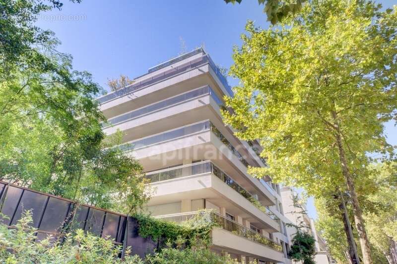 Appartement à NEUILLY-SUR-SEINE