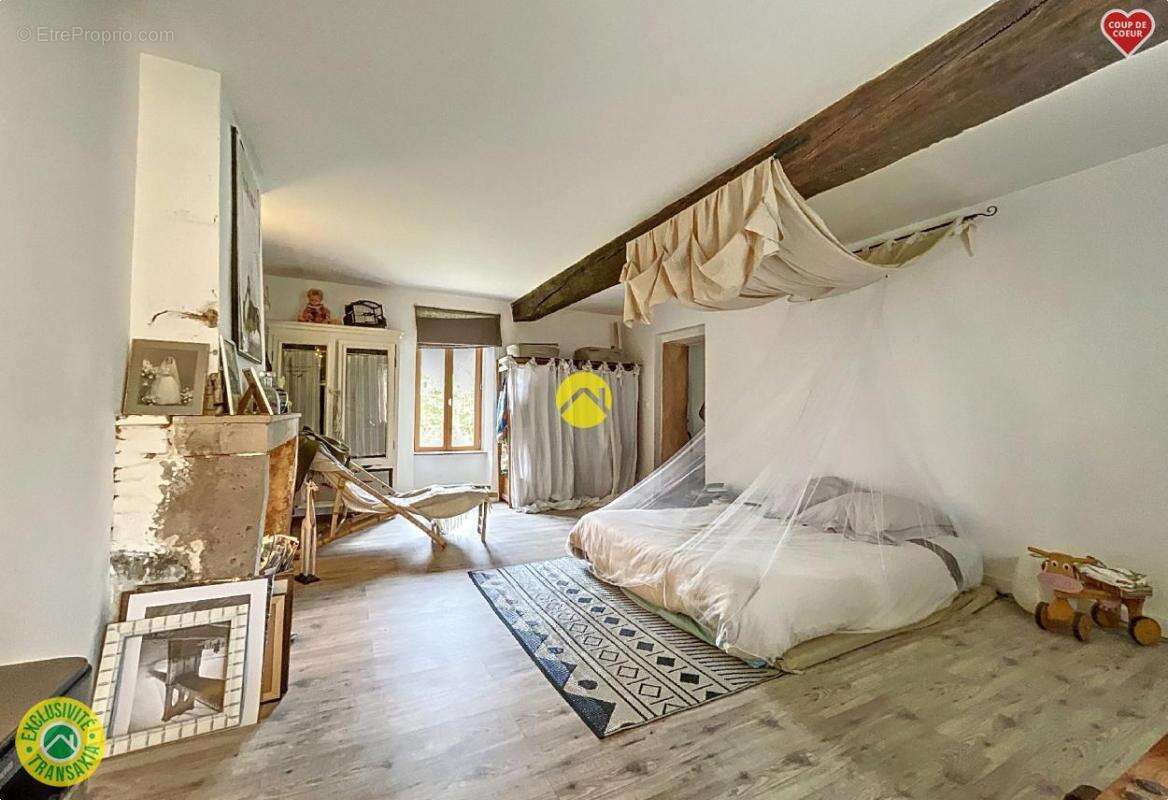 Maison à JOUET-SUR-L'AUBOIS