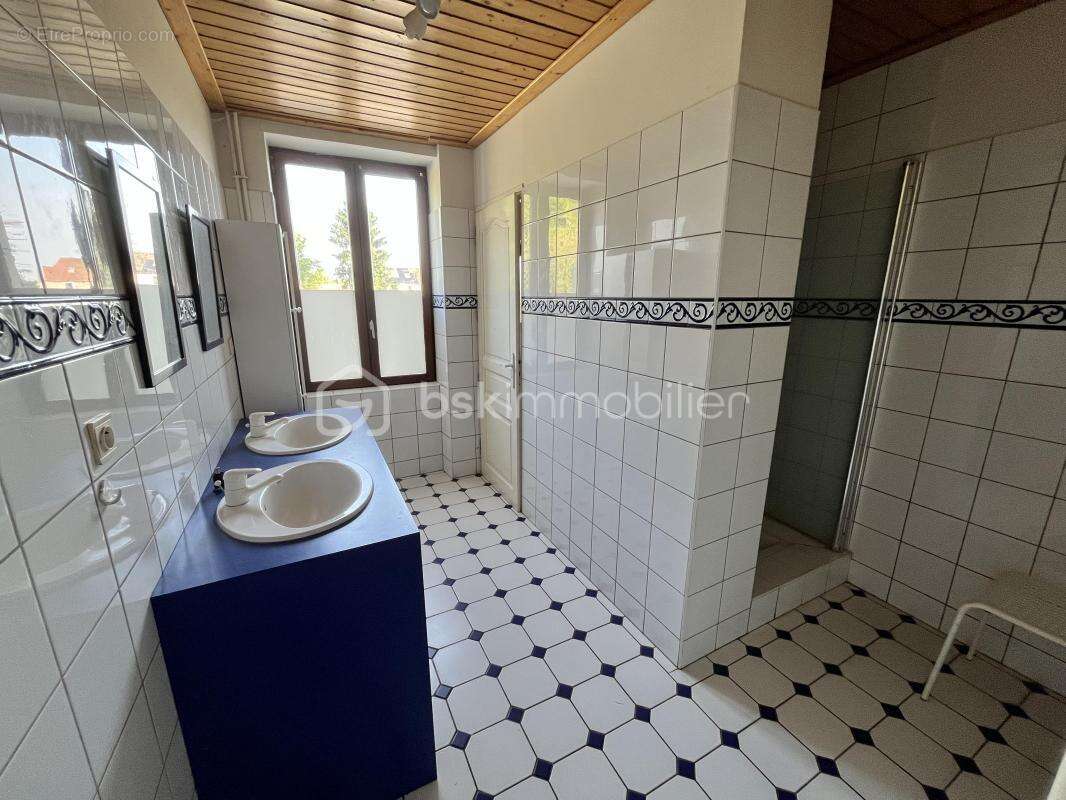 Maison à LA CHAPELLE-MONTLINARD