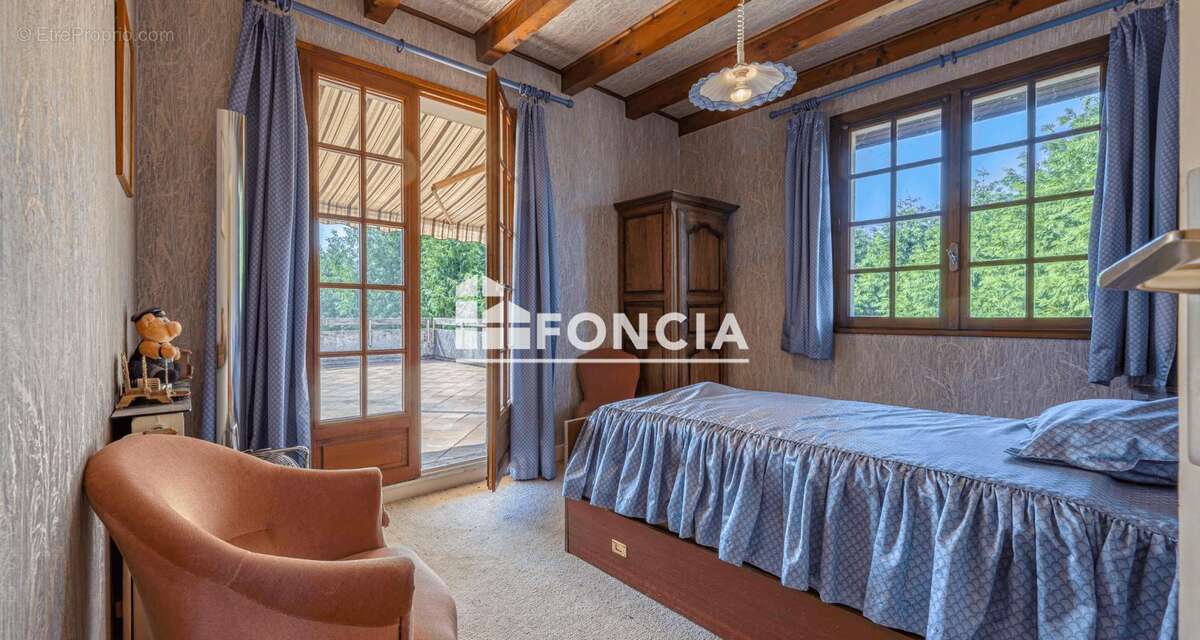 Chavanod - Belle propriété avec piscine, grand terrain et garage de 50 m² - photo 6