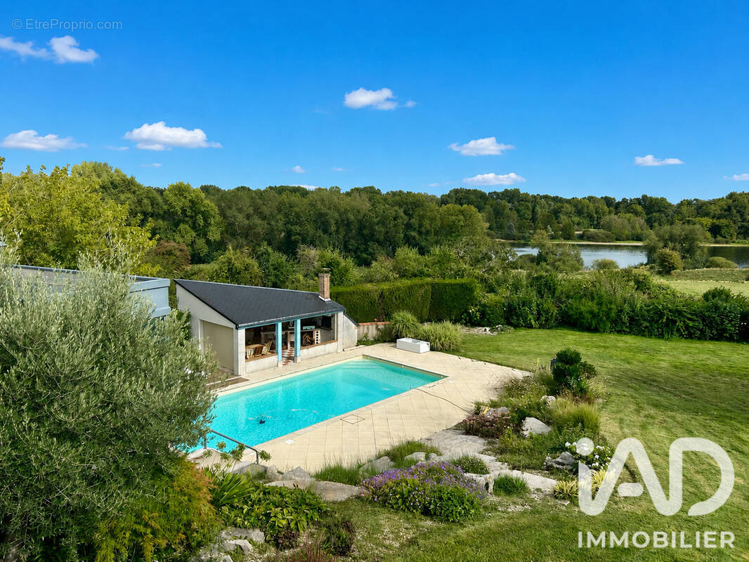 Maison 360 m² à Beaugency  - photo 1
