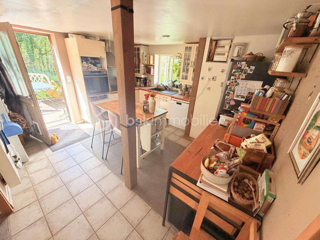 À vendre – Maison de plain-pied avec grand terrain dans un environnement très calme sans aucuns vis-à-vis - photo 7