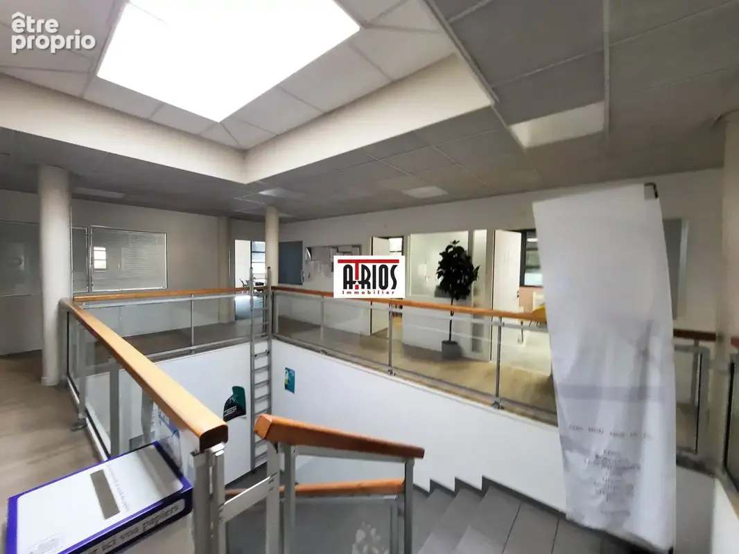 Commerce 800 m² à vendre à La Seyne-Sur-Mer (83500) - photo 3