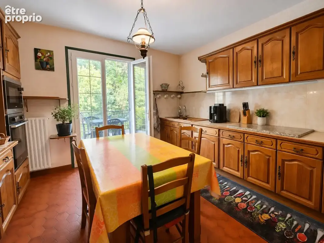 Maison familiale 5 chambres au calme, sans vis-à-vis, avec piscine et rivière en fond de jardin - photo 7
