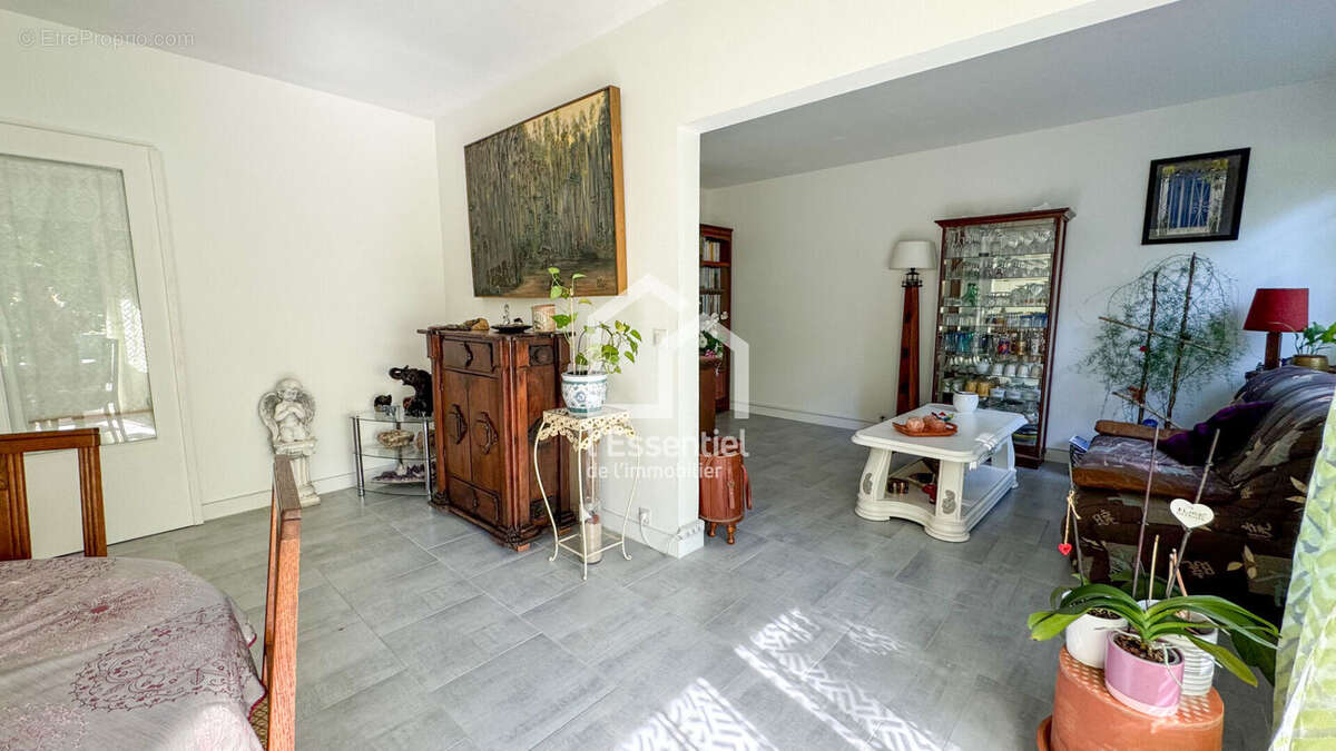 Appartement à VERNEUIL-SUR-SEINE