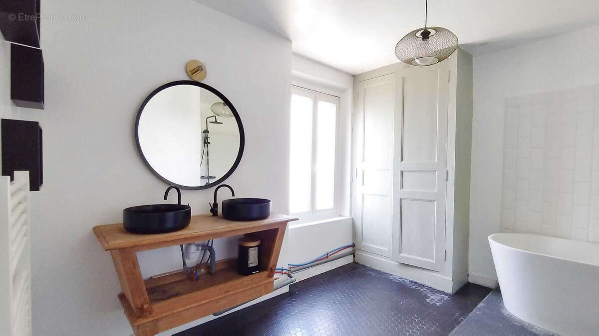 Maison à VILLENEUVE-LES-SABLONS