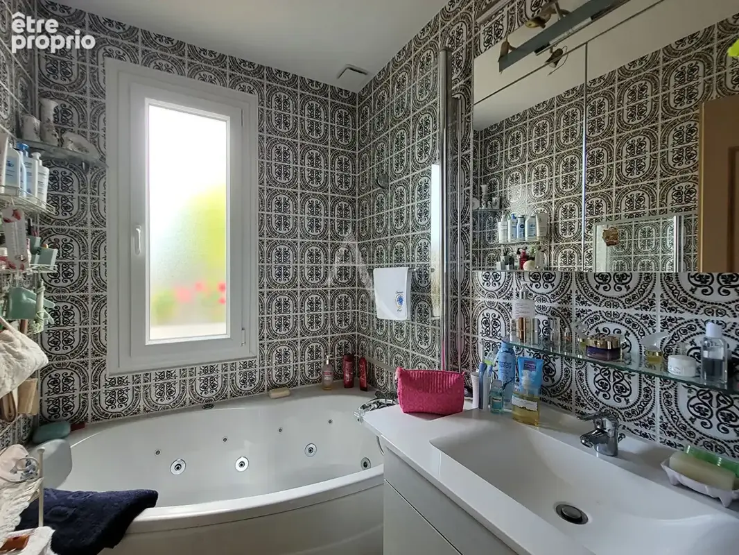 Maison de plain-pied avec piscine à La Jarrie - photo 7