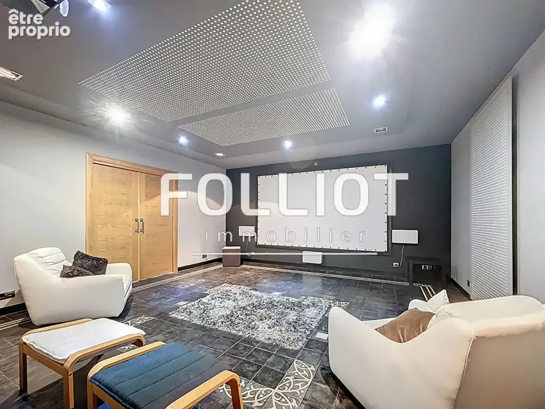 A VENDRE - Loft Fougères 9 pièce(s) 550 m2 - photo 7