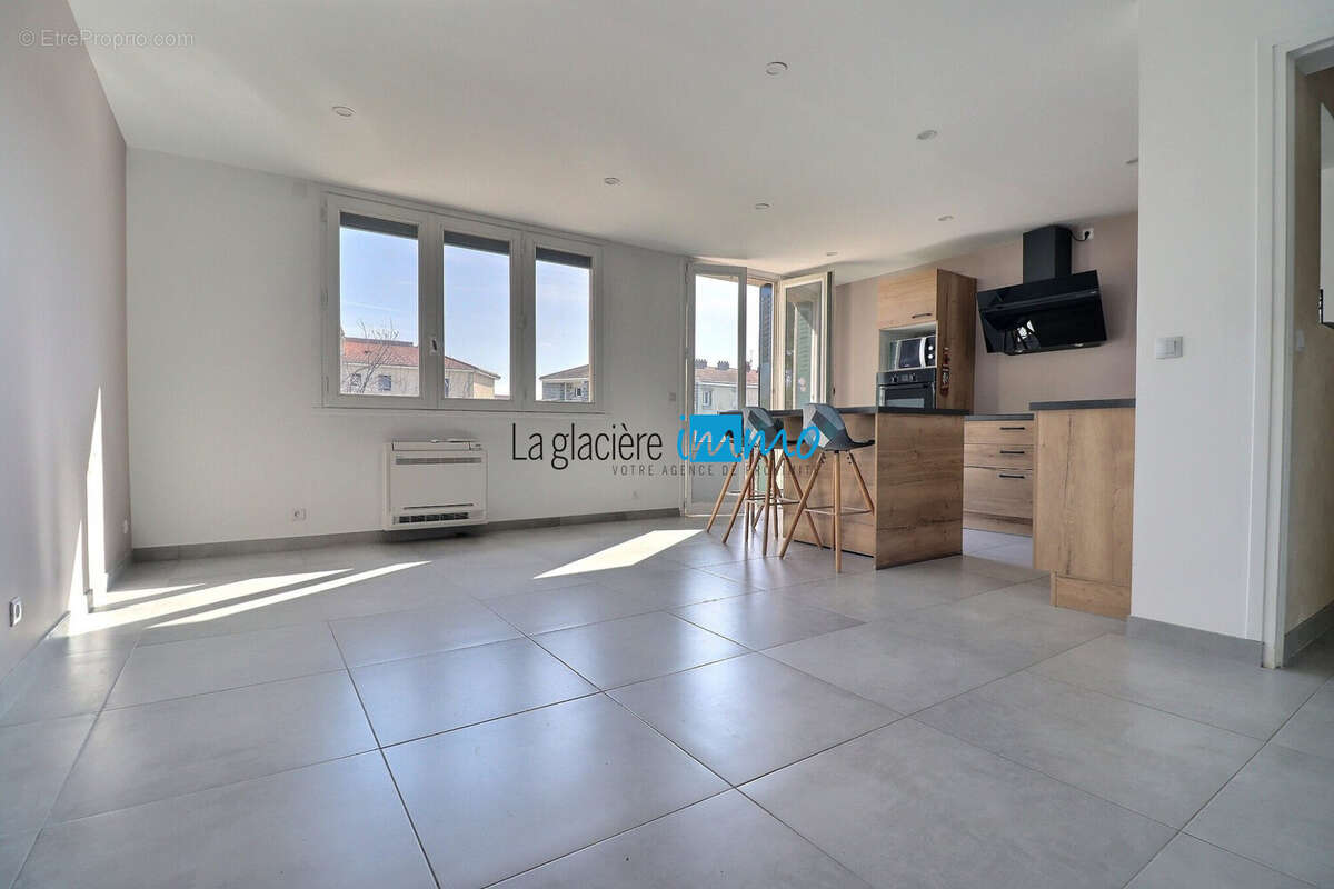 Maison avec terrasse_ - Maison à CLERMONT-FERRAND