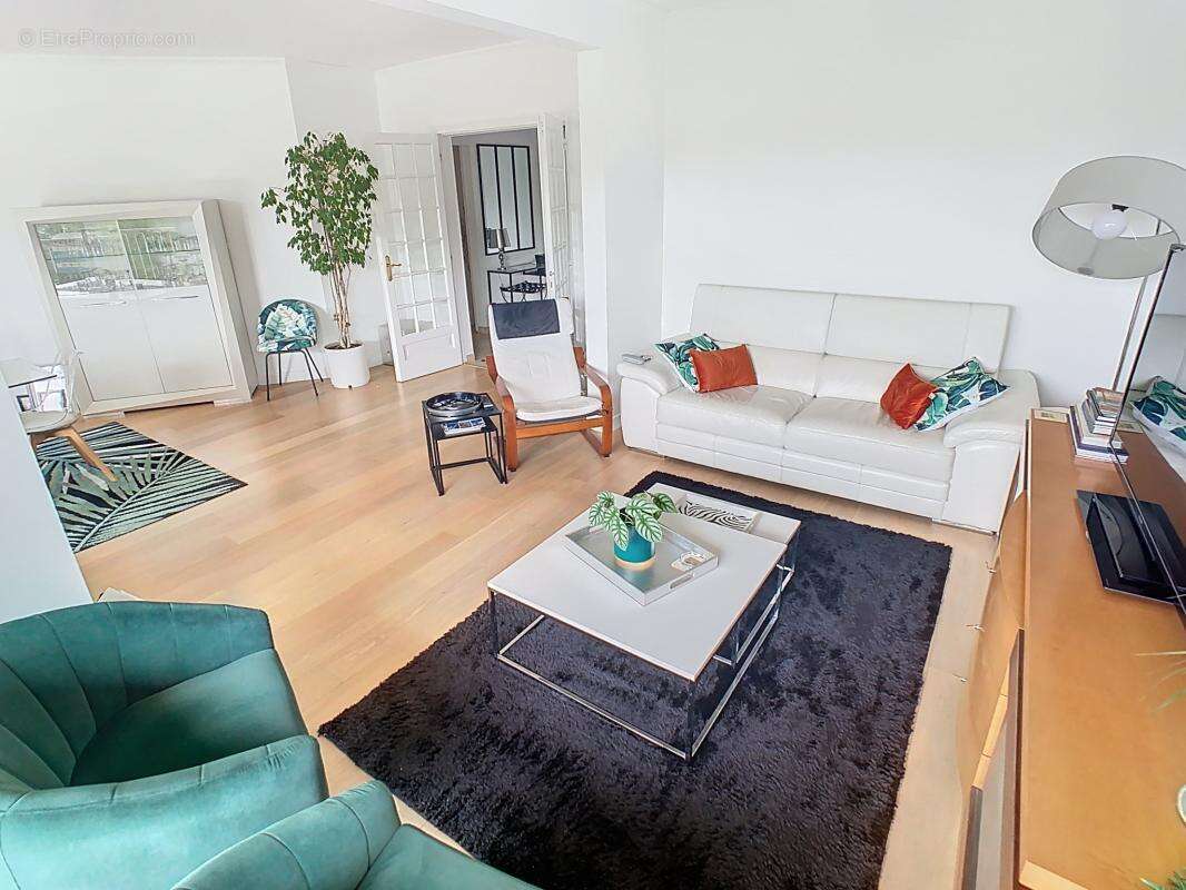 Appartement à AVRILLE