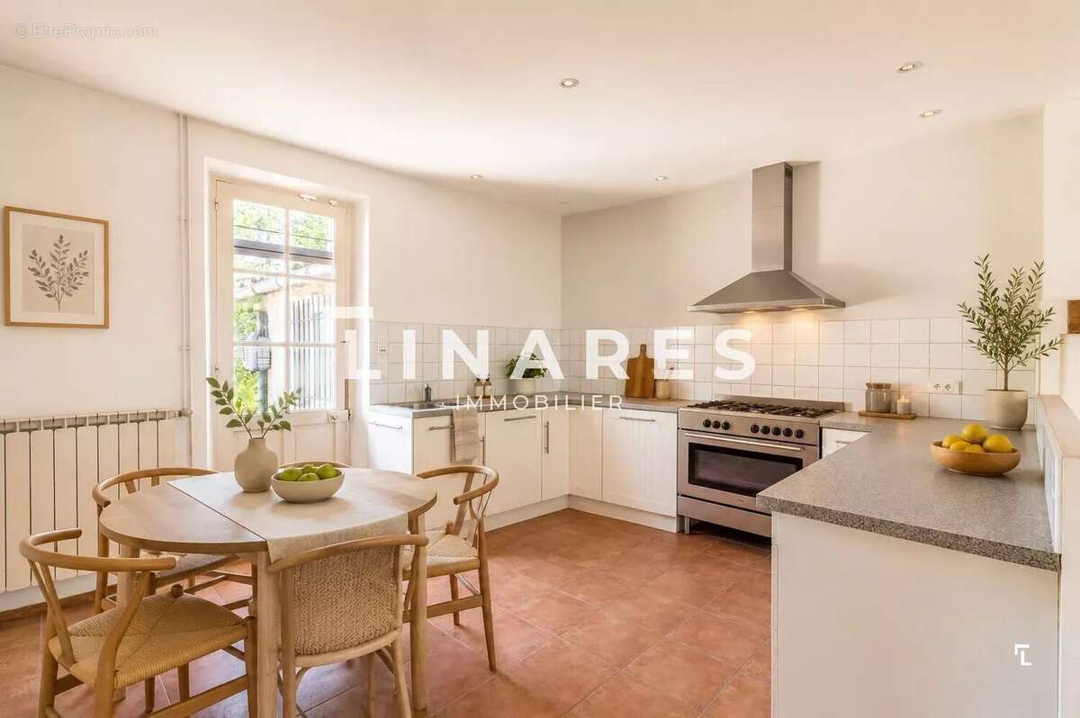 MAS DES PLATANES - Maison provençale à rénover de 263m2 - Terrain 2316m2 - Ventabren - photo 15