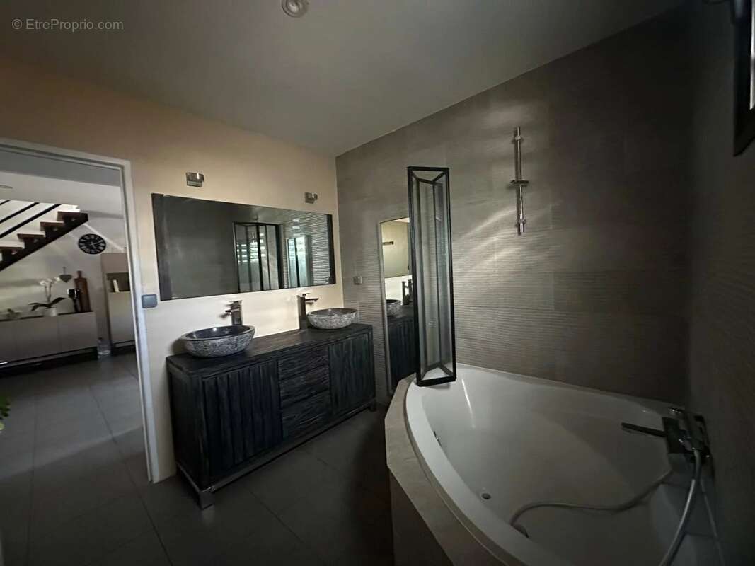 Maison à ENTRE-DEUX