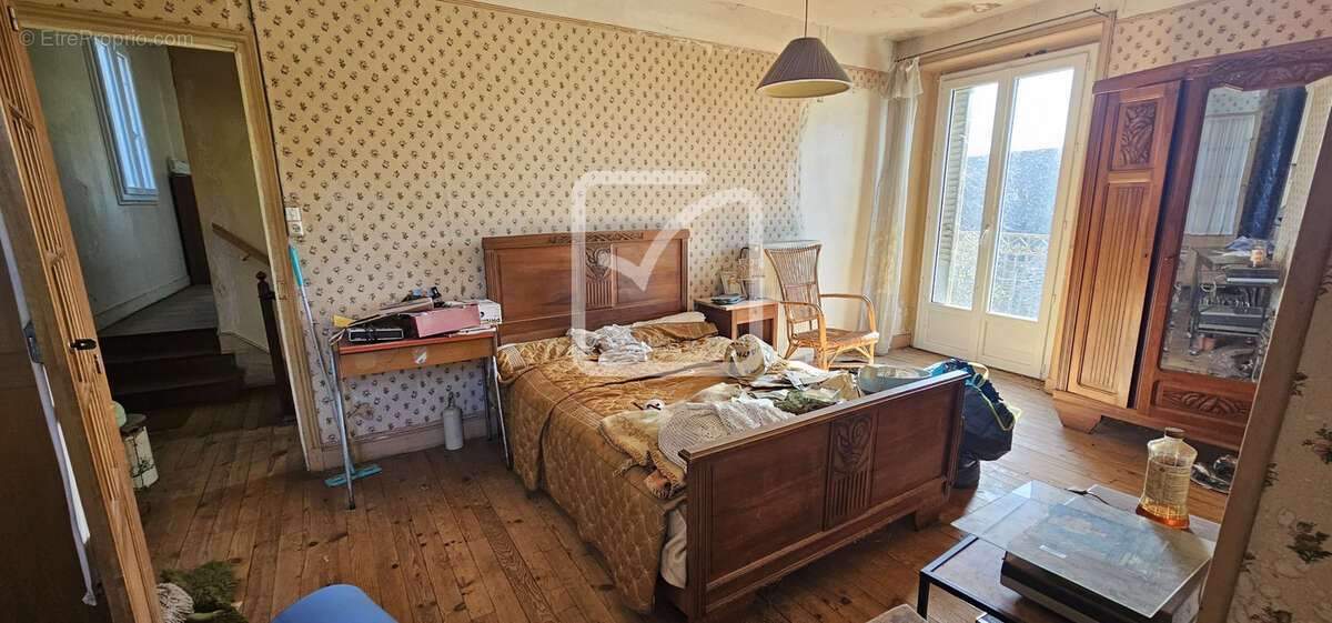 Maison à VARETZ