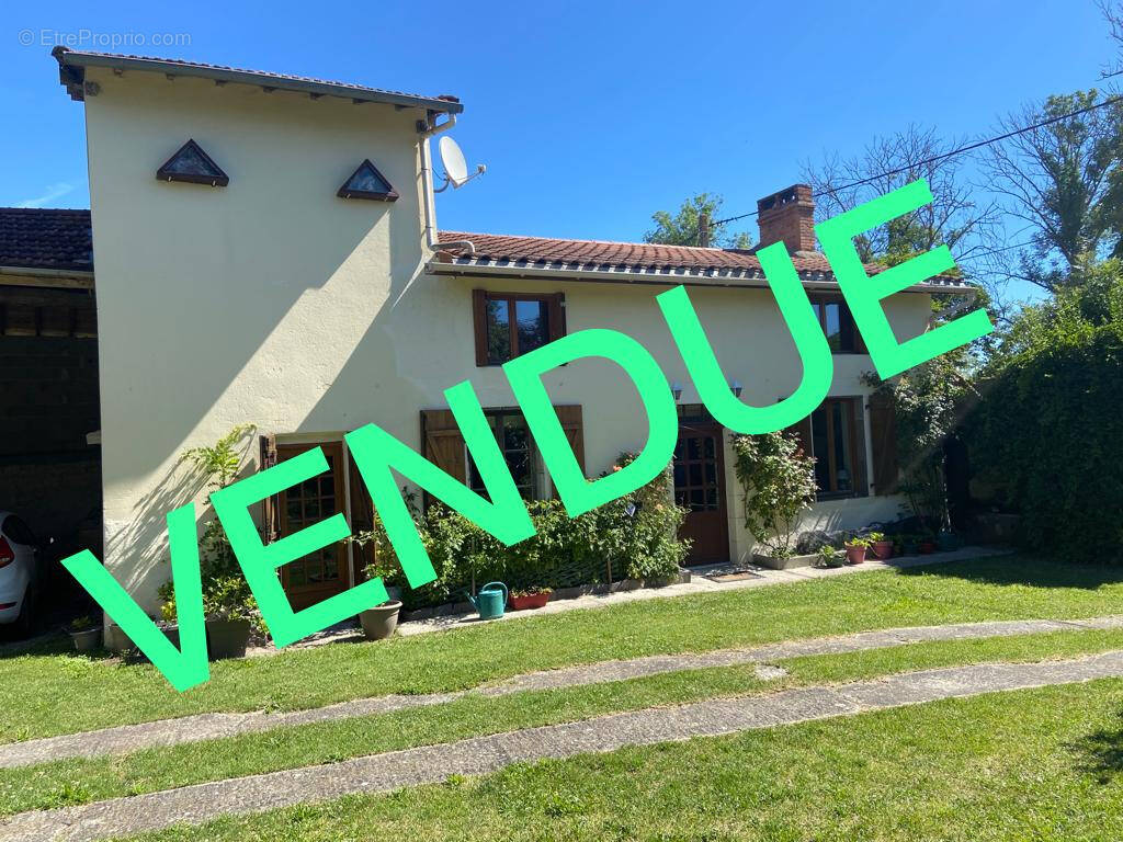 Maison à SAINT-DENIS-COMBARNAZAT