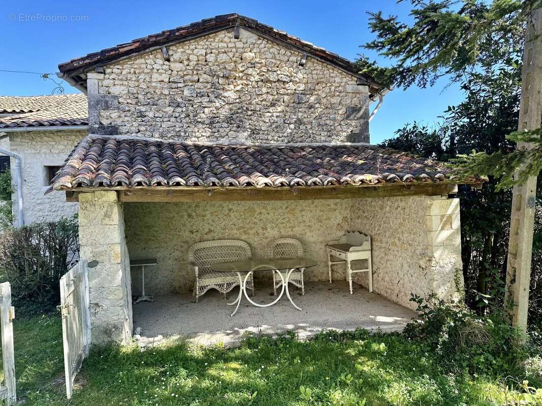 Maison traditionnelle en pierre dans un joli hameau - photo 16