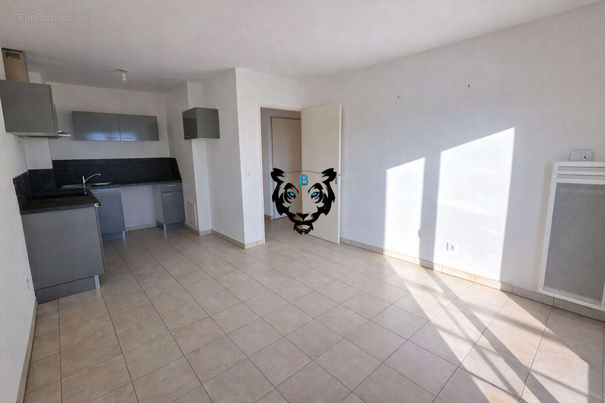 Appartement à ROQUEBRUNE-SUR-ARGENS