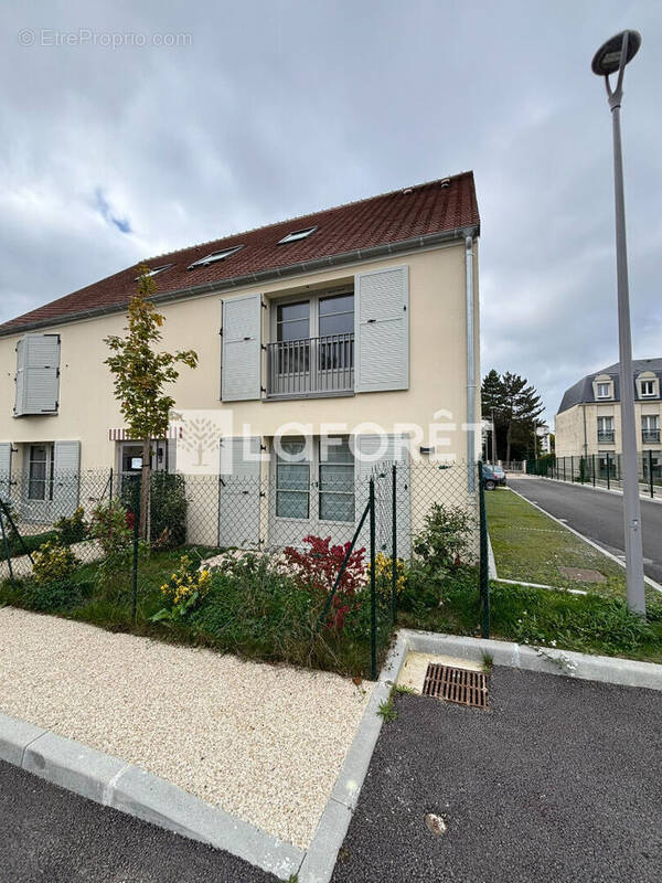 Appartement à LAMORLAYE