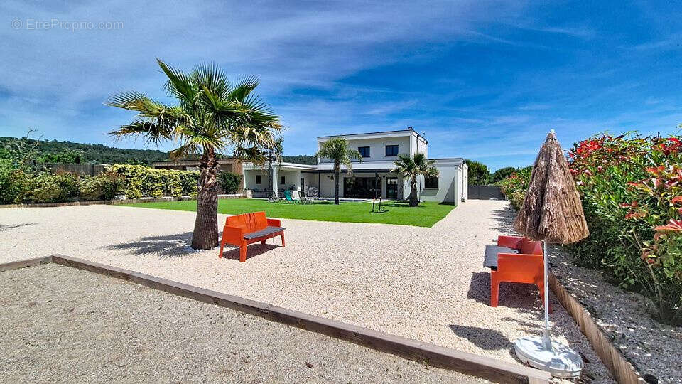 Maison à CLARENSAC