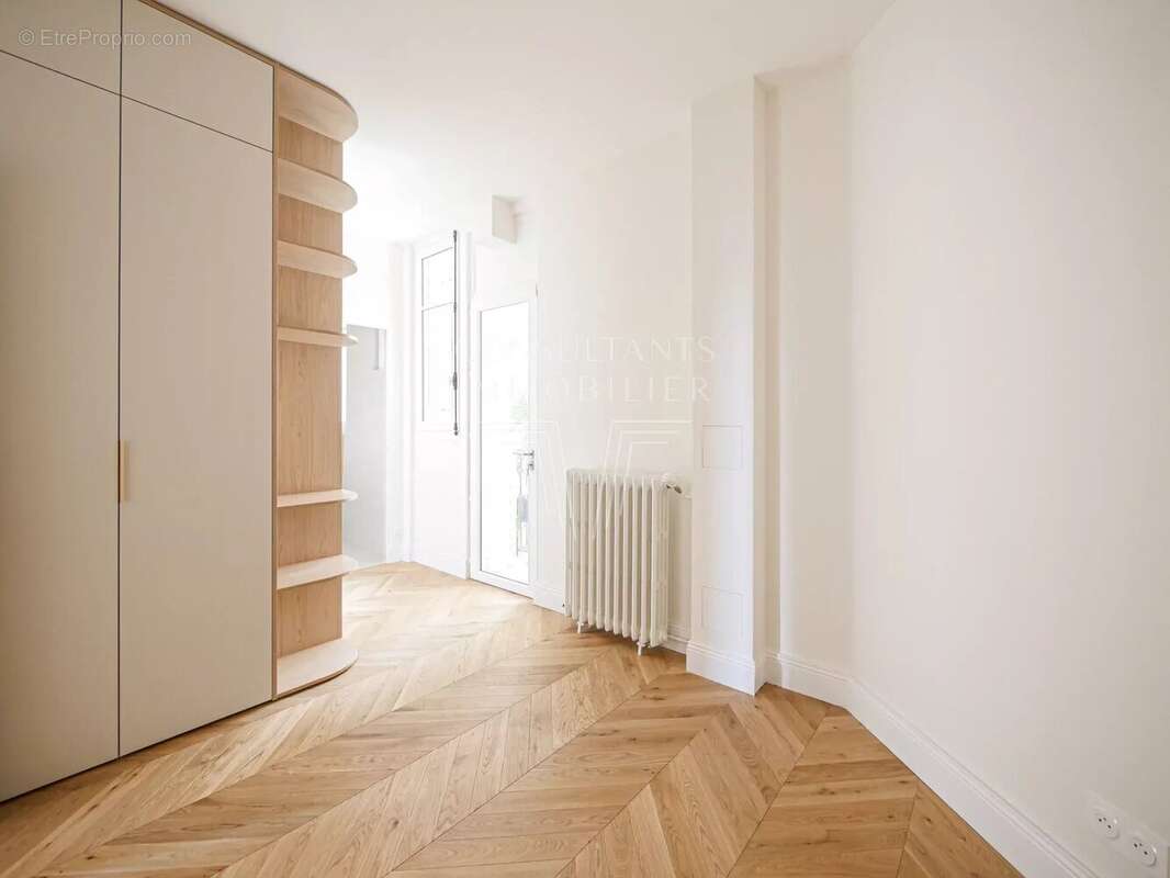 Appartement à PARIS-16E