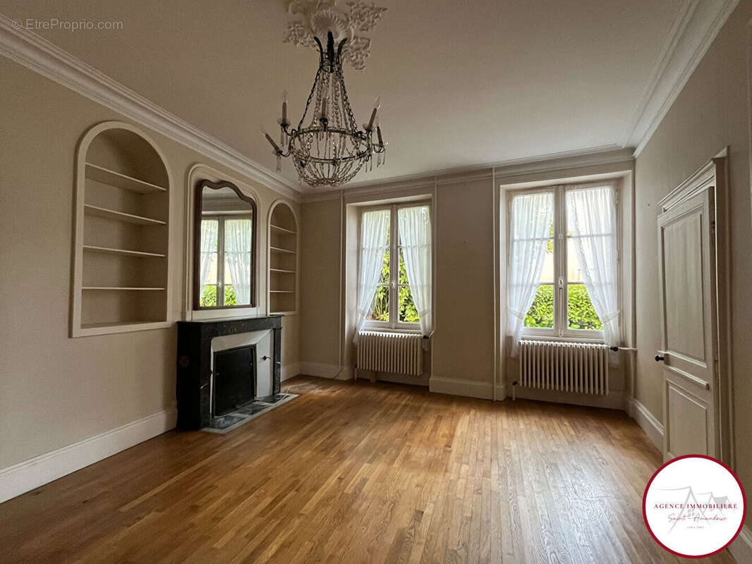 Maison à SAINT-AMAND-MONTROND