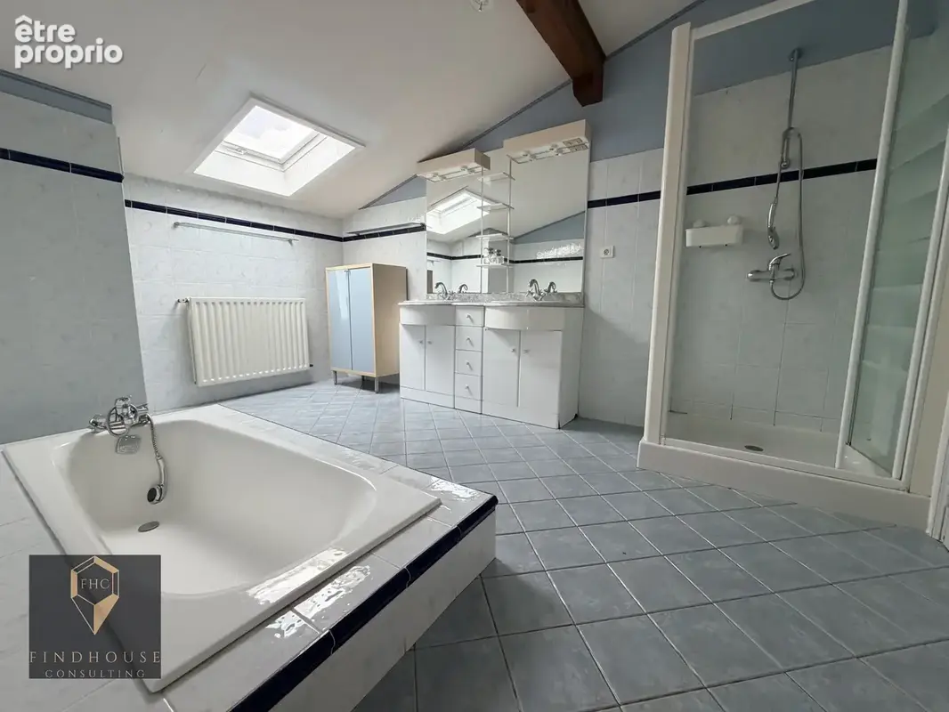 Ferme t6 - 1,5 hectare - 211 m2 - dépendances - étang - puits - piscine - photo 10