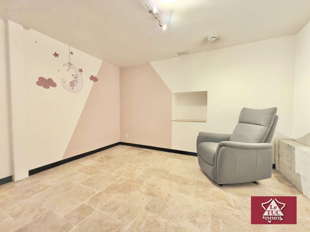 Maison de ville avec terrasses, garage et jacuzzi - photo 11