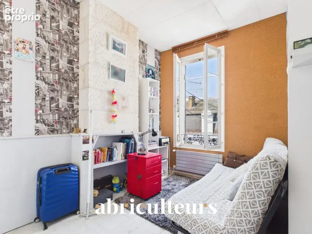 Maison de ville de 90 m² avec cour en vente à Saintes (17100) - photo 8