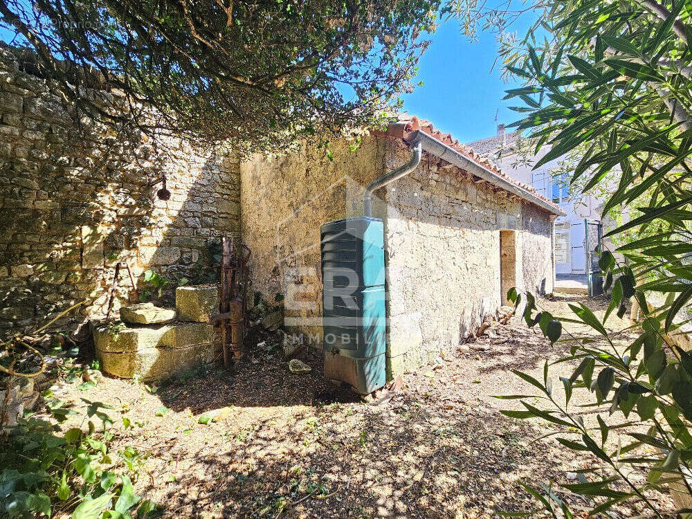 Maison à LA COURONNE