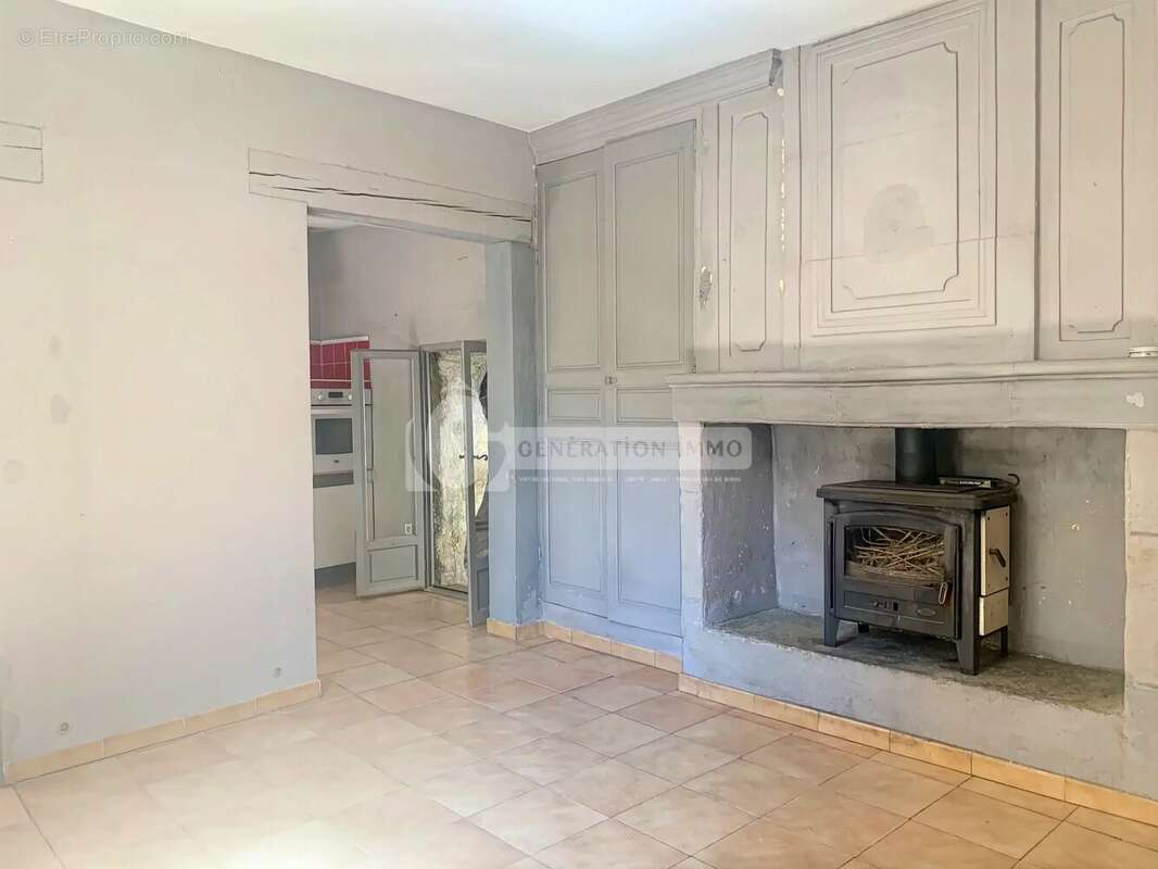 Maison à vendre dans le coeur du village de Fontvieille - photo 2