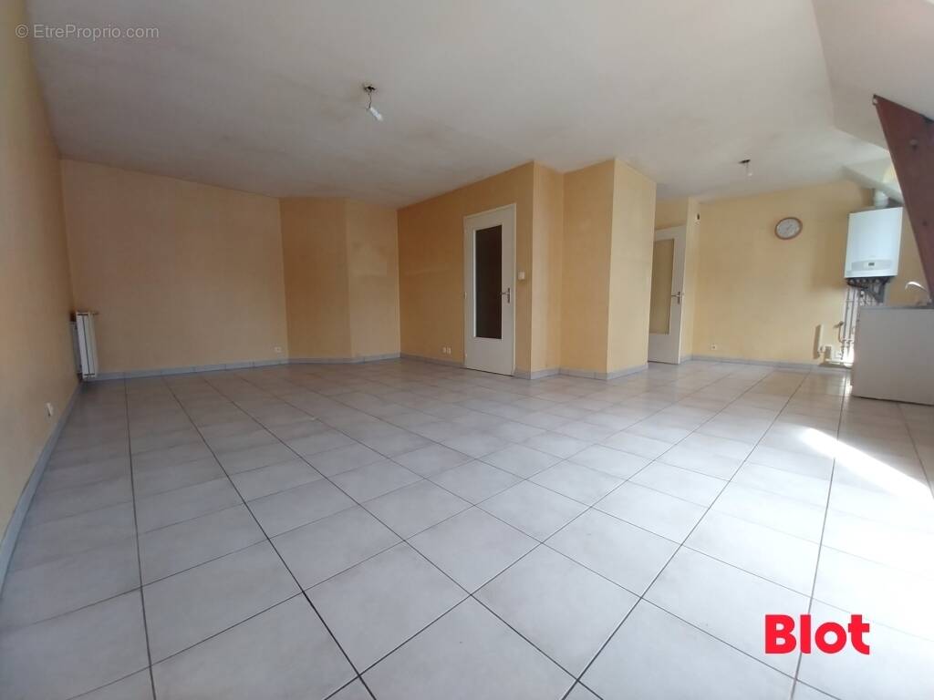 Appartement à LA CHAPELLE-DES-FOUGERETZ