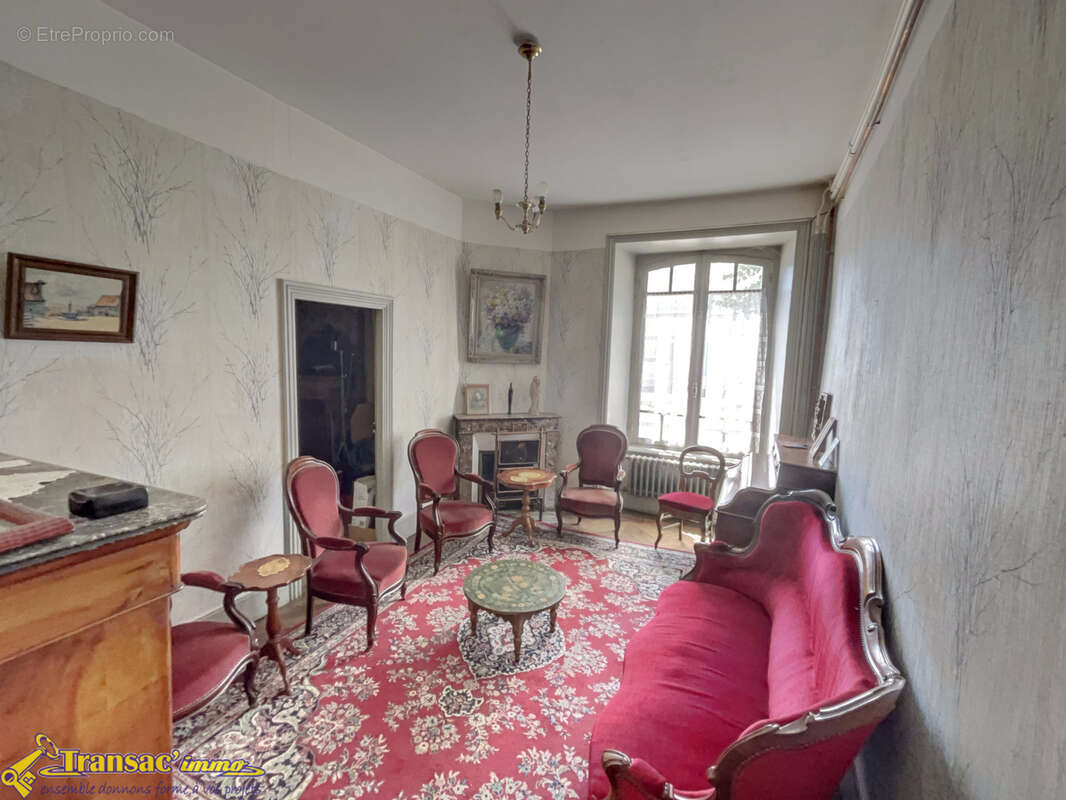 Grande maison de caractère au cœur de Courpière - photo 6