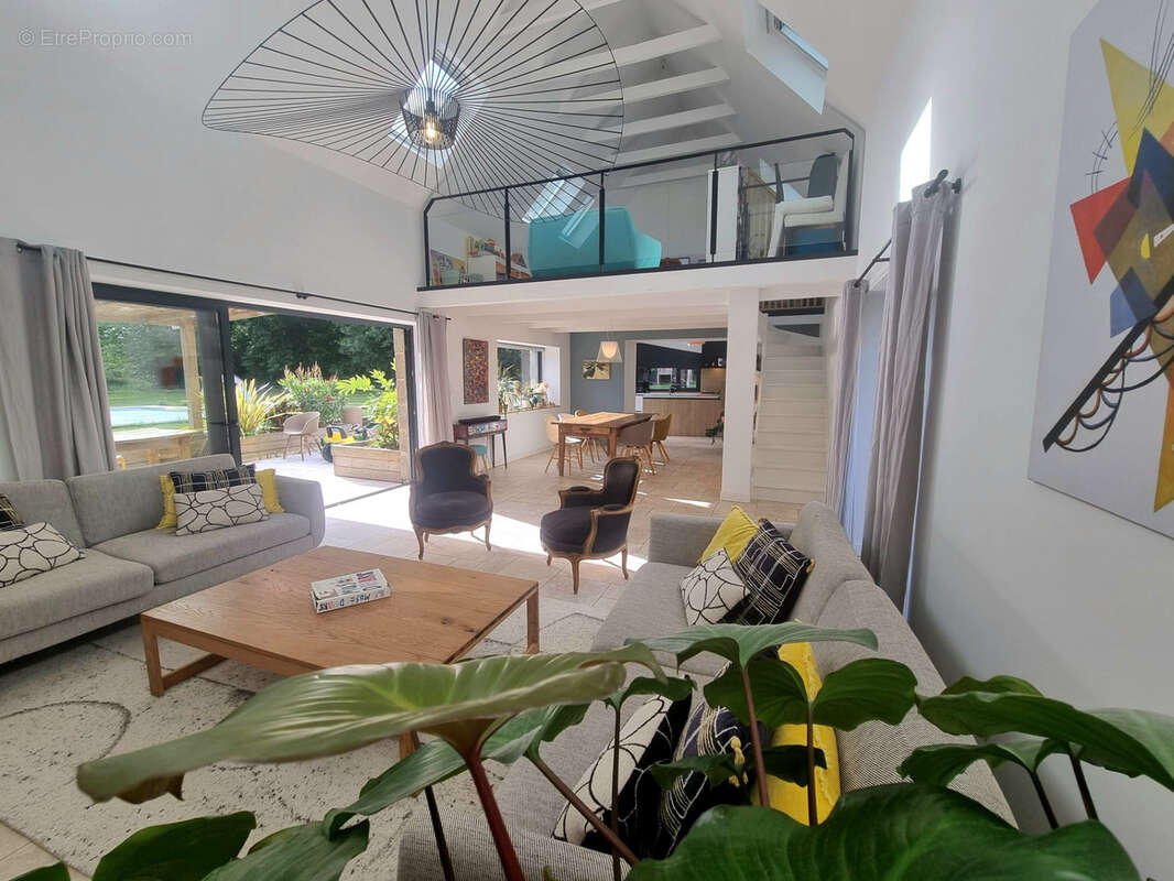 TREMEOC (29) – Corps de ferme rénové de 225 m² au sol avec piscine, studio indépendant, penty et jardin arboré - photo 5