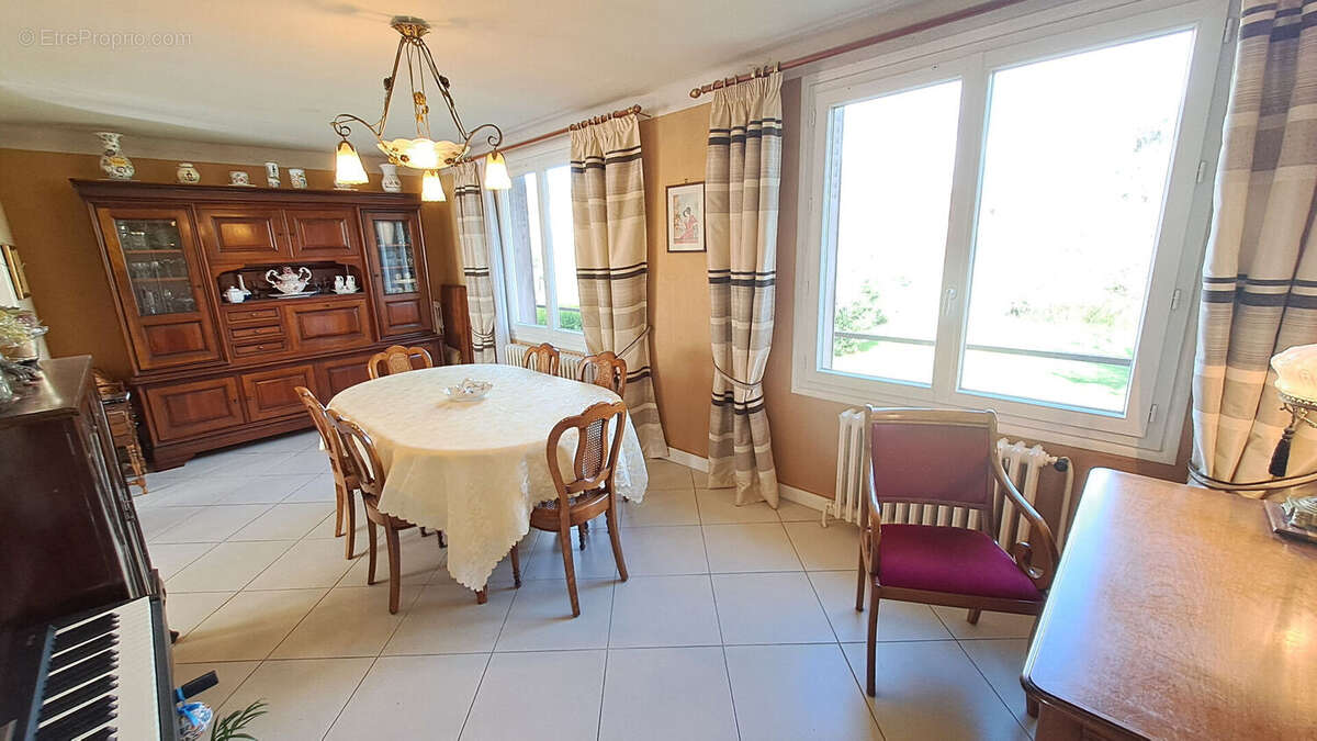 Maison à SAINT-REMY-LES-CHEVREUSE