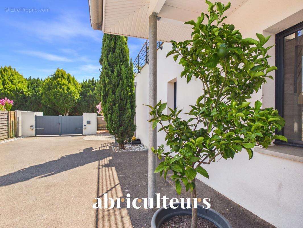 Villa contemporaine de 2018 avec piscine et toit-terrasse en vente à Seignosse Bourg (40510) - photo 18