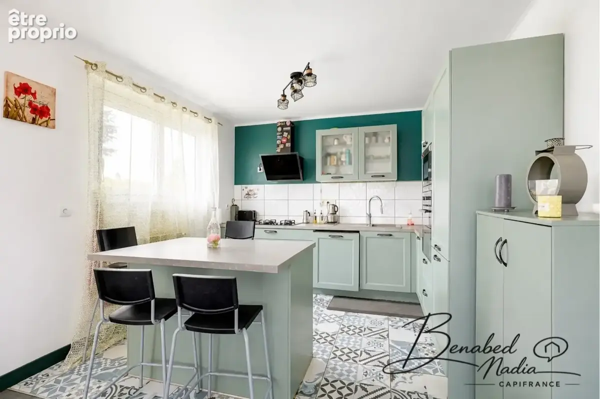Maison familiale de 150 m² avec beau terrain de plus de 1 000 m² – Quartier Champ Plantier à Feyzin - photo 1