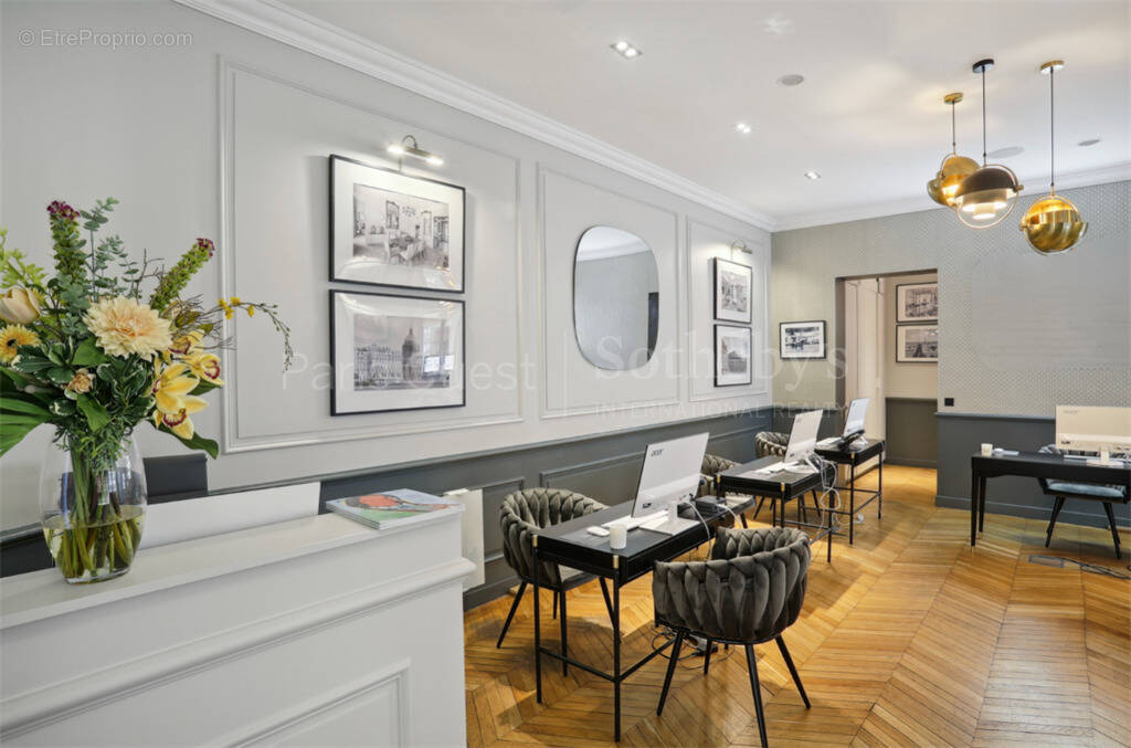 Commerce à PARIS-16E