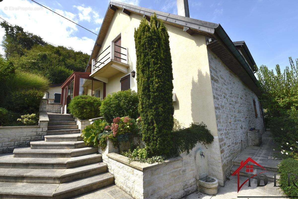 Maison de village rénovée avec joli terrain - photo 10