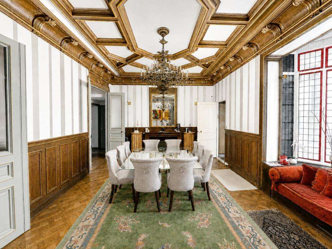 Appartement à PARIS-8E