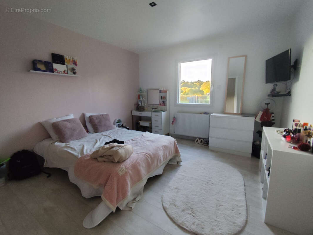 Maison à NEUFCHATEL-EN-SAOSNOIS