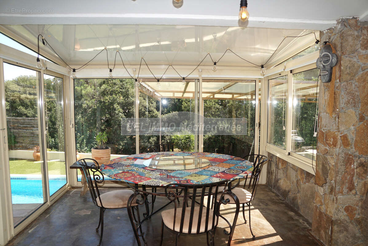 Villa 3 chambres, avec piscine et dépendances - photo 10