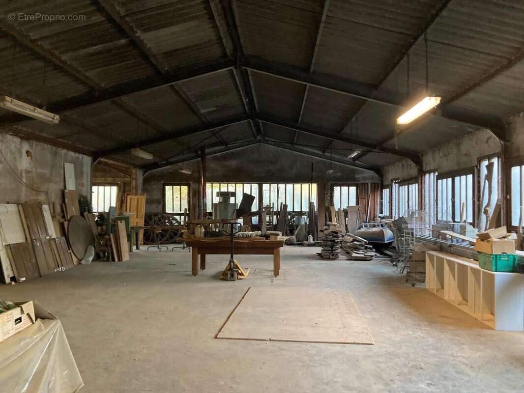 entrepot 2 - Commerce à LUZECH