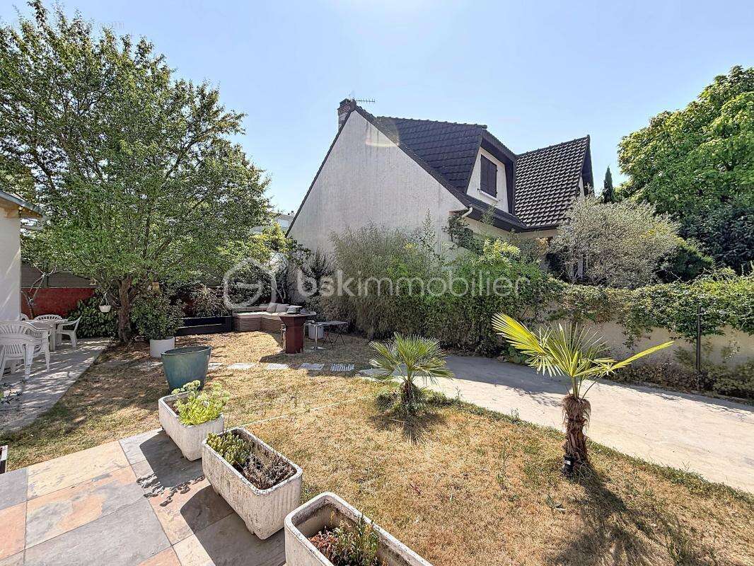 Charmante maison familiale avec 2 chambres, bureau et jardin de 497 m² - photo 16