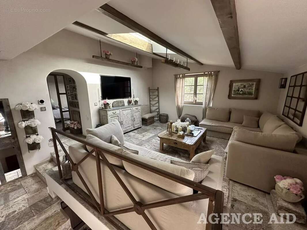 Maison à CUGES-LES-PINS