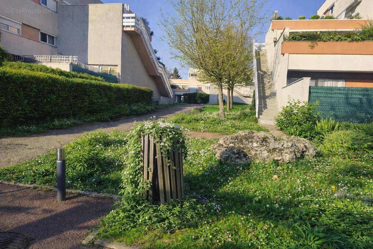 Appartement à SAVIGNY-LE-TEMPLE