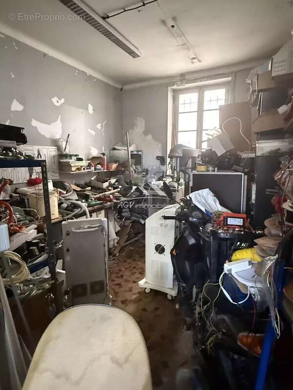 Commerce à SAINT-MARTIN-DE-VALGALGUES