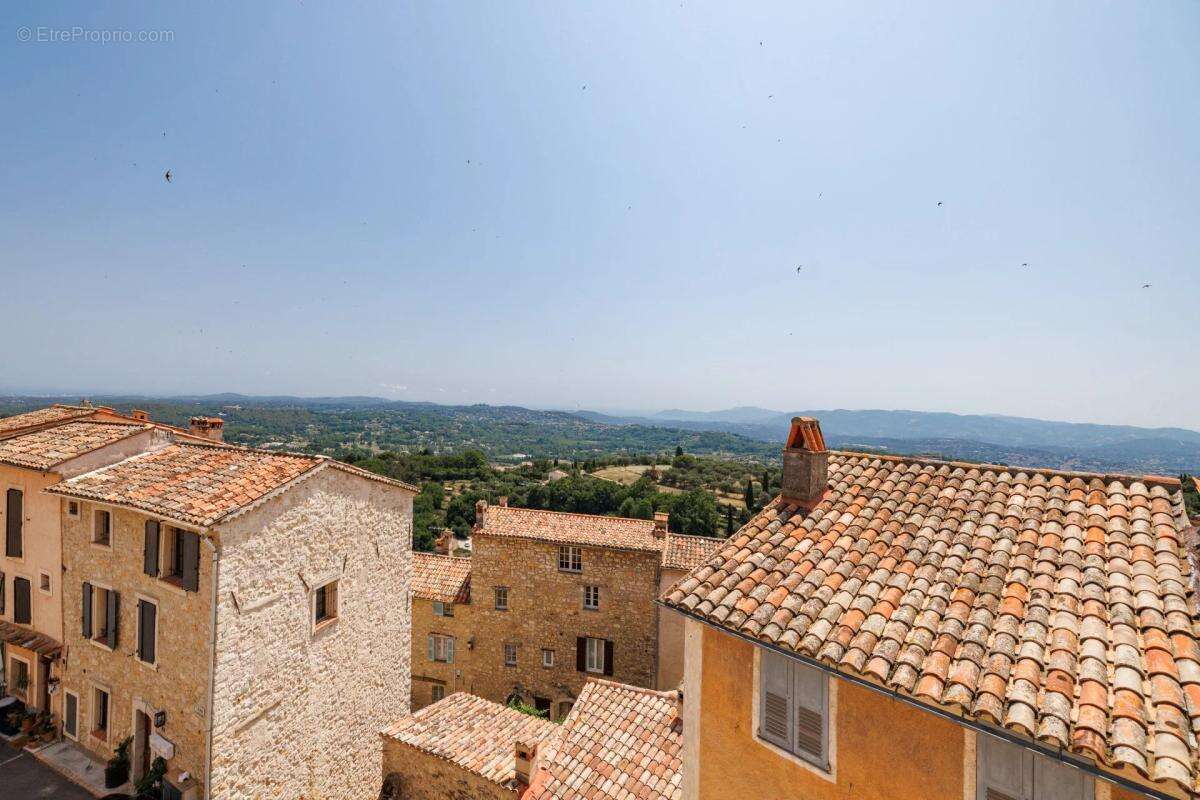 Appartement à CHATEAUNEUF-GRASSE
