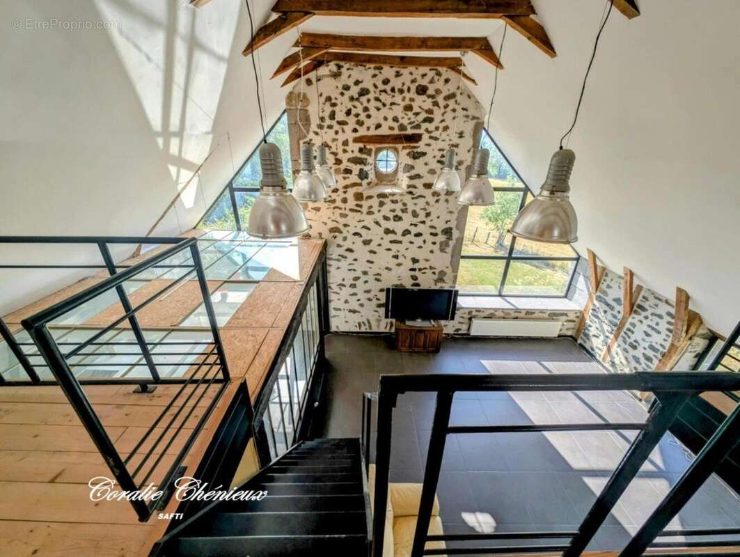 Photo 9 - Maison à ANGLARDS-DE-SALERS