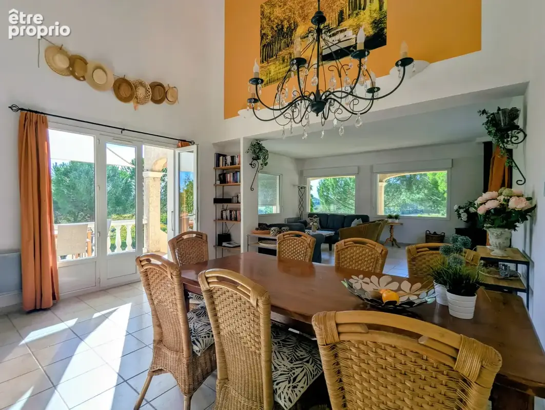 Villa d'architecte avec piscine, magnifiques vues dégagées et grand terrain - photo 20